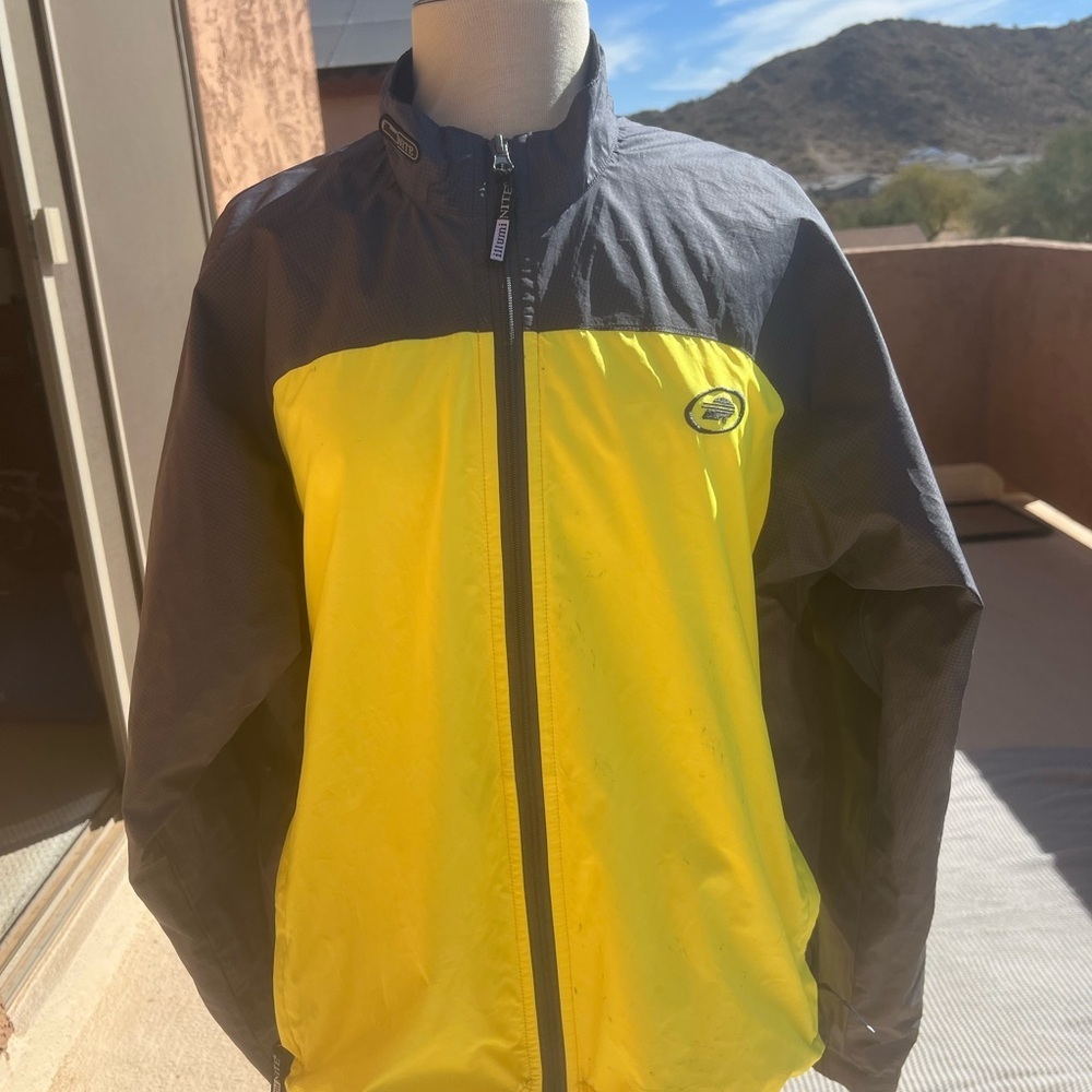 ILLUMINATE unisex reflective cycling, running & hiking yellow jacket size large.